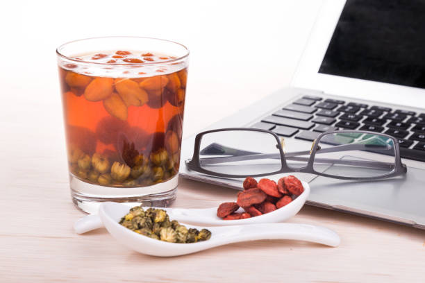 goji berries or wolfberry, chrysanthemum tea remedy to improve eyesight - berry wolfberry berry fruit chinese medicine imagens e fotografias de stock