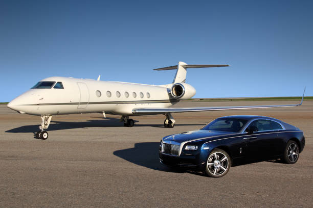 private gulfstream g550 executive airplane with rolls royce wraith luxury car shown together at sheremetyevo international airport. - sheremetyevo imagens e fotografias de stock