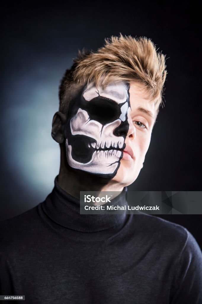 Bodypainting Man Portrait Skull Face Stock Photo - Download Image Now -  Zombie, Adult, Art - Istock