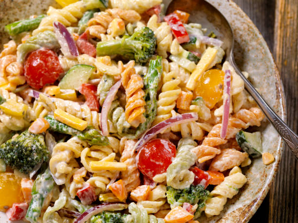 creamy pasta and vegetable salad - pasta directly above fusilli food imagens e fotografias de stock