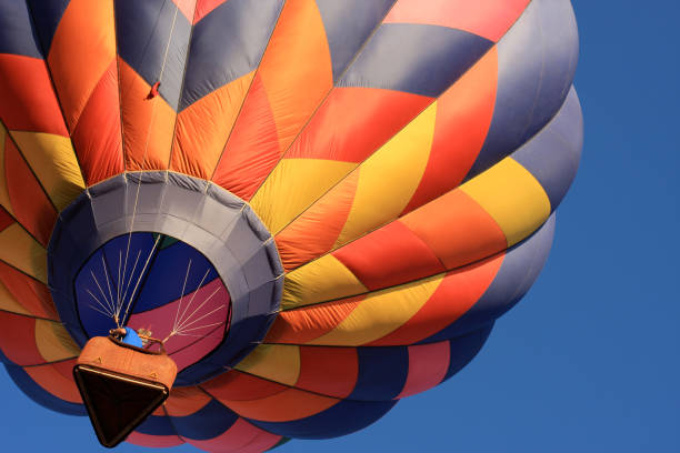 hot air balloon - inflating balloon blowing air imagens e fotografias de stock