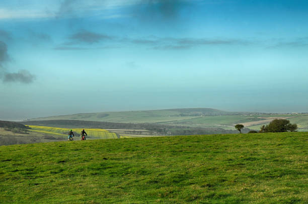 park narodowy south downs w east sussex - dirt road national park south downs footpath zdjęcia i obrazy z banku zdjęć