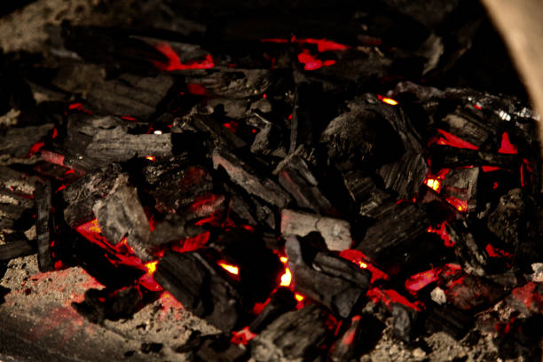 falsificação de smith de churrasco quente calor de combustão do carvão de fogo grupo de pepita de plano de fundo inferno inferno - smith rock - fotografias e filmes do acervo