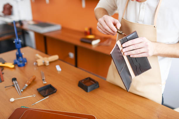 istock Painting wallet edges 664959008