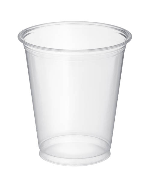 пластиковое стекло изолировано на белом фоне - disposable cup plastic recycling cup стоковые фото и изображения