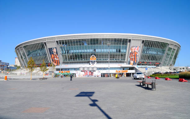 ドンバス ・ アリーナ、ドネツク、ウクライナ - 9 月 25 日: シャフタール ・ ドネツクの新しいサッカー スタジアム 2010 年 9 月 25 日ドネツク、ウクライナ。それは、ユーロ 2012 年の選手権か� - shakhtar ストックフォトと画像