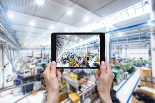 istock Expertise & touchpad & factory 665067226
