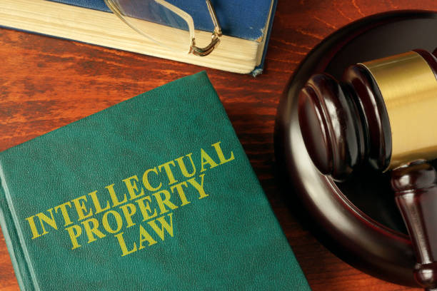 istock Book with title intellectual property law on a table. 665116958