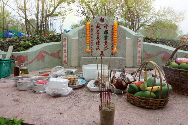與清明節在京長庚公墓祭祀祖先崇拜 - 清明節 個照片及圖片檔