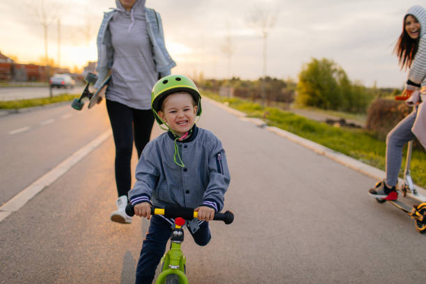 istock Modern family on wheels 665193406