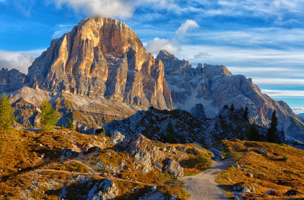 montanha cinque torri - belluno veneto european alps lake - fotografias e filmes do acervo