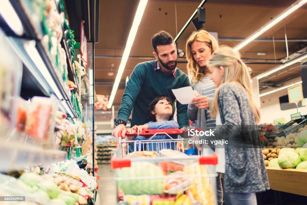 Familie, Einkaufen im Supermarkt - Lizenzfrei Familie Stock-Foto