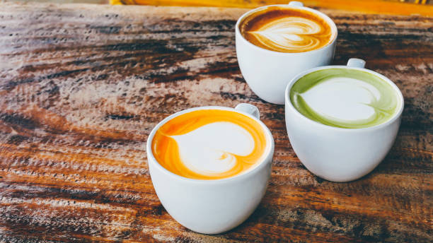 istock Coffee cup in coffee shop - vintage style effect picture 665280762