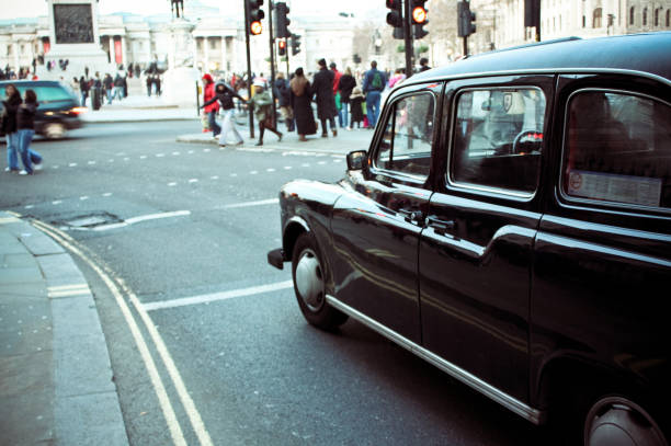london cab - black cab stock-fotos und bilder