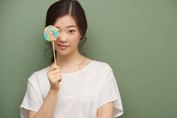 istock Girl with lollipop 665305146