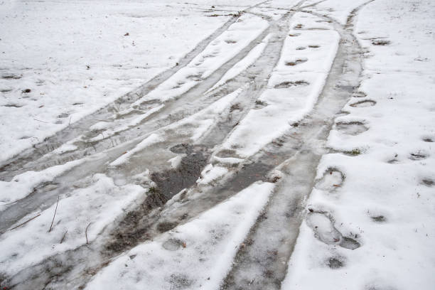 istock Car tire track in snow 665457308