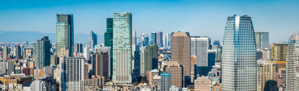 東京の混雑した都市の景観のパノラマ六本木新宿高層ビル - clear sky built structure apartment sky ストックフォトと画像