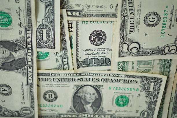 달러 지폐의 만든 금융 배경 - twenty dollar bill currency five dollar bill number 20 뉴스 사진 이미지