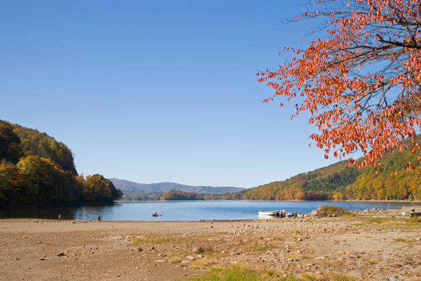 istock Onogawa Lake of autumn 665503262