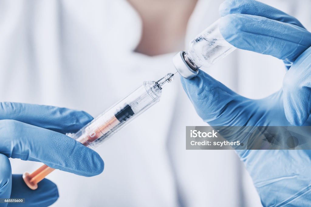 Injektion Senkimpfung Impfmedikament Grippe Frau docto - Lizenzfrei Spritze Stock-Foto