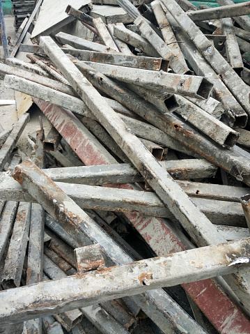 The waste of steel rods from the construction of a large amount will be recycled.