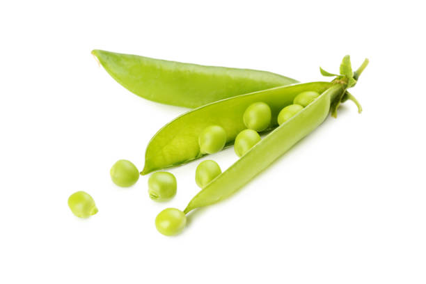 istock Green peas isolated on a white background 665585204