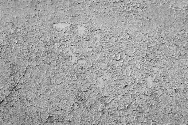 istock Wall fragment with scratches and cracks 665594400