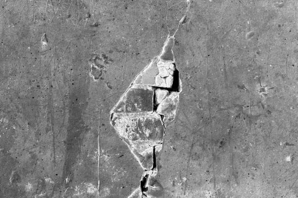 istock Wall fragment with scratches and cracks 665599276