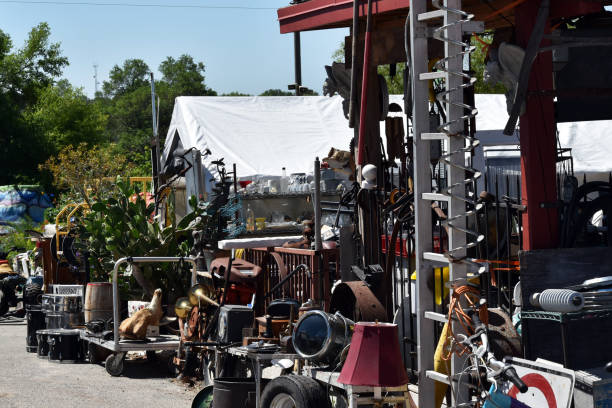 istock Outdoor Flea Market 665602912