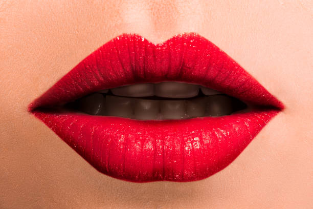 eine leicht geöffneten mund, entspannten lippen. - sensuality human lips mouth open studio shot stock-fotos und bilder