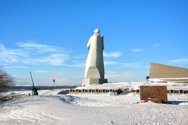 アリョーシャの記念碑からロシア ムルマンスク市観 - urban scence ストックフォトと画像