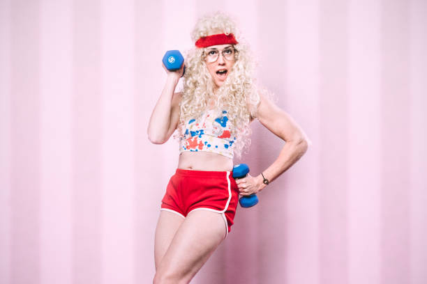 aerobics leraar uit te werken - ongebruikelijk stockfoto's en -beelden