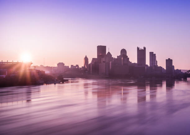 istock Great View of Pittsburgh 665702686