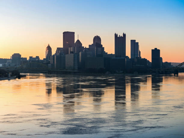 istock Great View of Pittsburgh 665702700