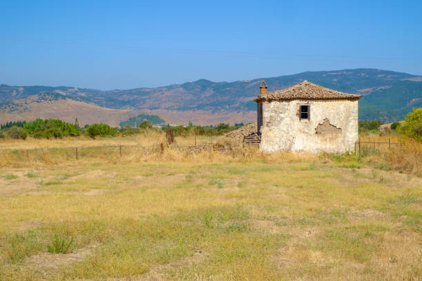 istock Abandoned house on Lesbos, Greece 665751198