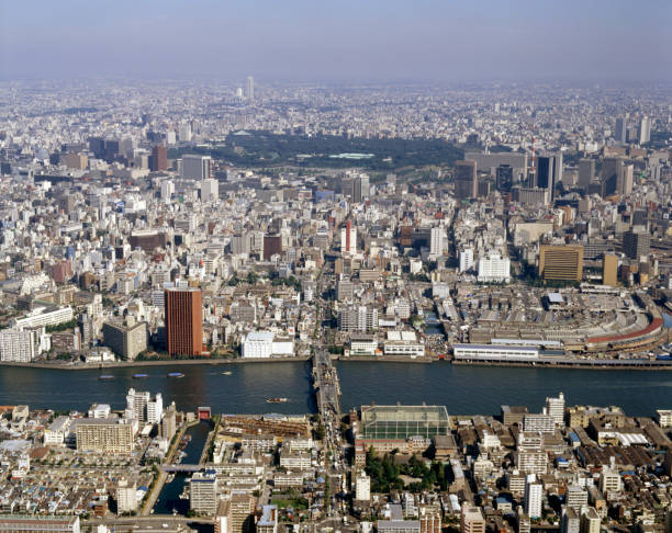 origine de rivière sumida et le pont kachidoki - 1986 photos et images de collection