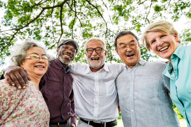 group of senior retirement discussion meet up concept - alt stock-fotos und bilder