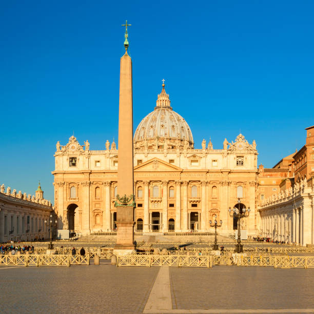 вид на соборную площадь святого петра - vatican dome michelangelo europe стоковые фото и изображения