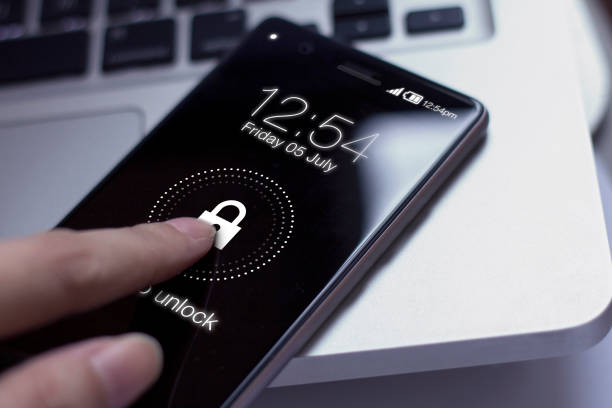 istock Slide to unlock icon on smarphone. 665907964