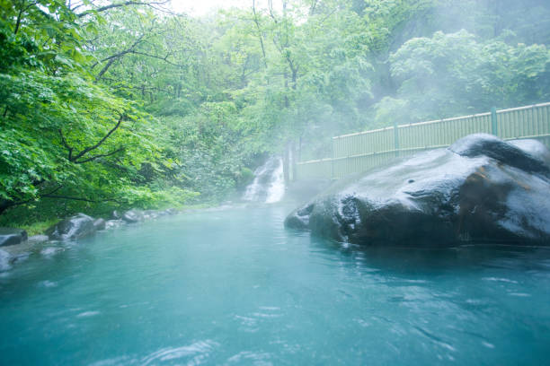 fresh bath - fonte térmica imagens e fotografias de stock