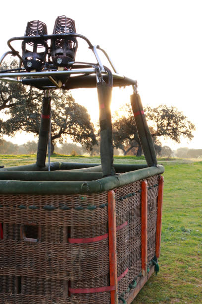 istock Hot air balloon basket 665923558