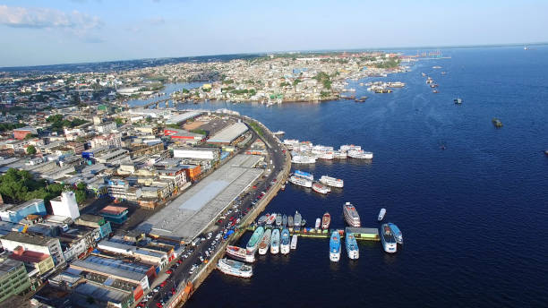 luftaufnahme des hafens von manaus, amazonas brasilien - travel nautical vessel commercial dock pier stock-fotos und bilder