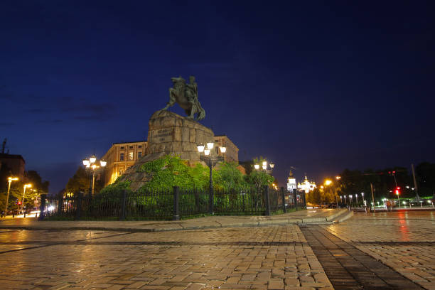 istock Sofievskaya Square at night illumination. Kiev, Ukraine 665986018