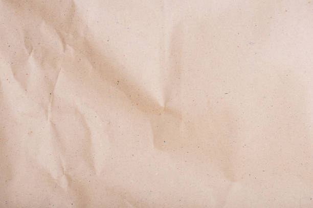 brun froissé papier texture - brown paper paper crushed wrinkled photos et images de collection