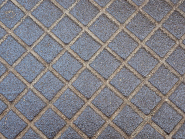 istock Rusty iron with pattern of rhombs to use as background 666061662
