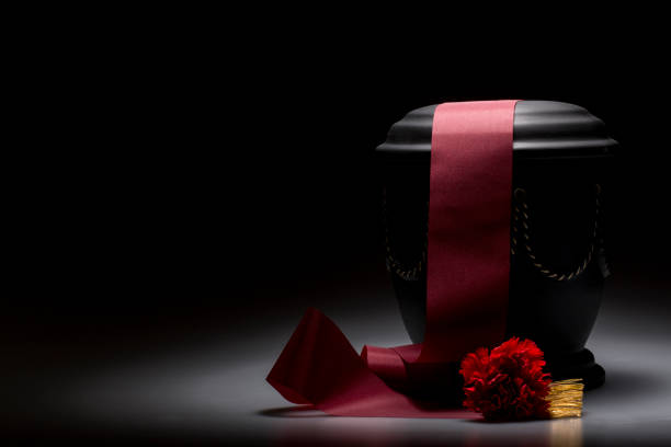 istock funeral mourning urn, for obituary 666076782