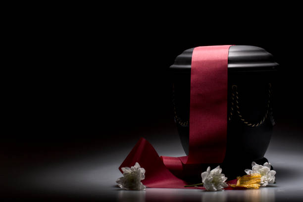 istock funeral mourning urn, for obituary 666079552