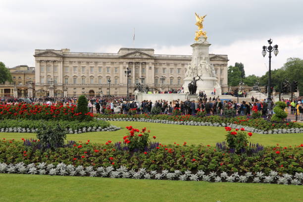 buckingham palace in london, united kingdom - prince philip imagens e fotografias de stock