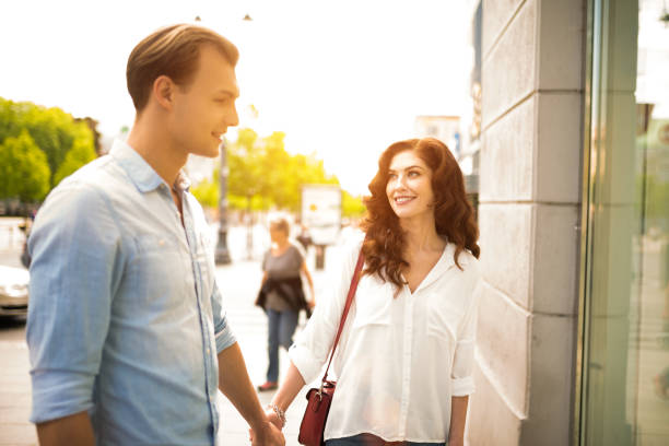 istock Couple shopping together 666085698