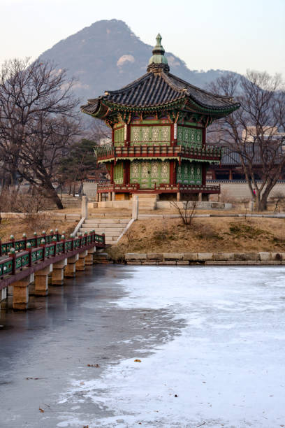 istock Gyeongbokgung Palace 666098446